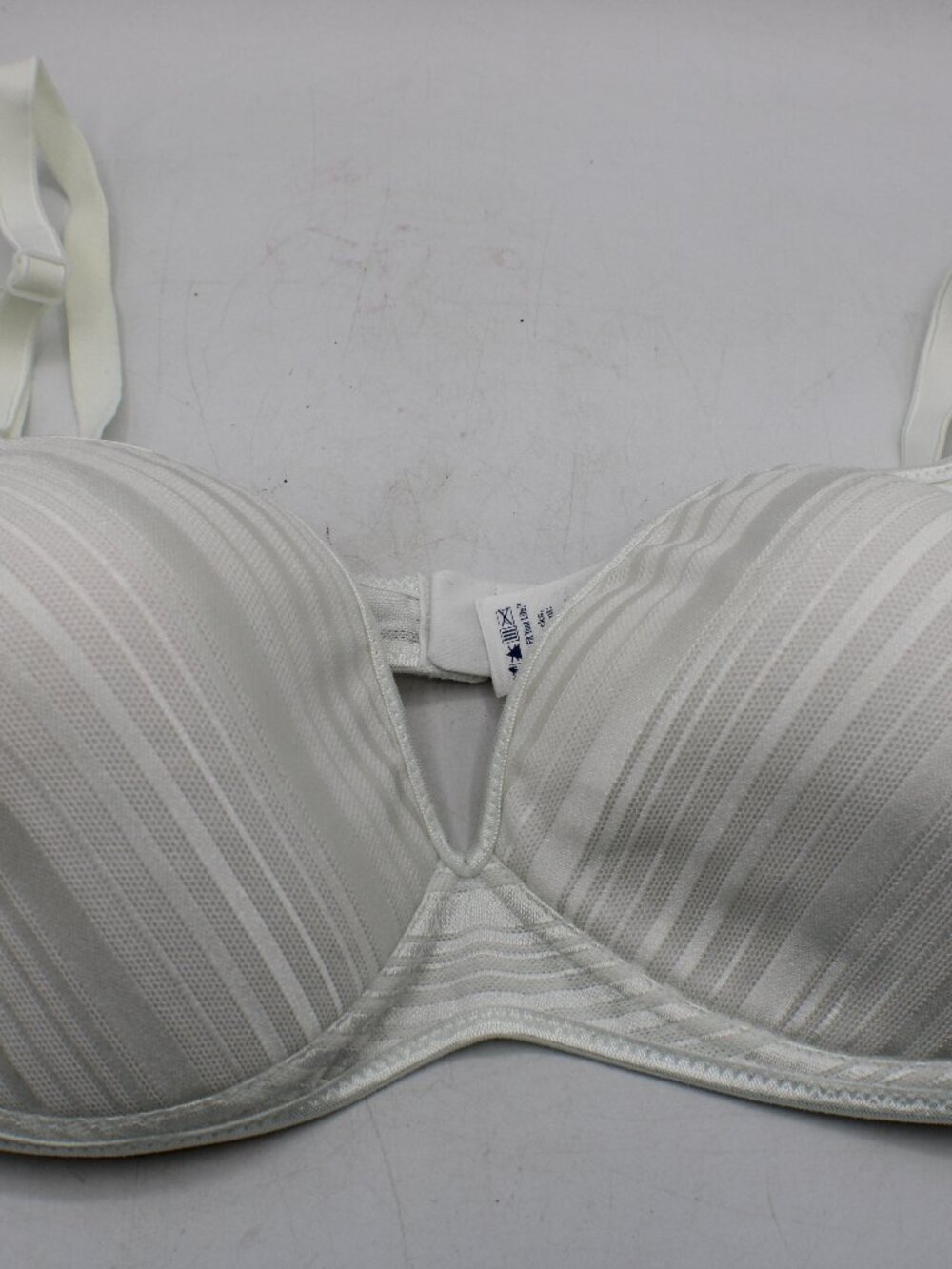 Vassarette Womens 38C White Lightly Padded Striped Bra No Wire Hook Back Closure